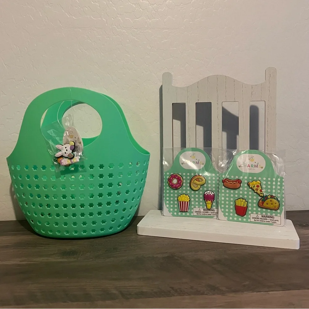 Target Bullseyes Playground Silicone Easter Basket with 2 Set of Charms -Green